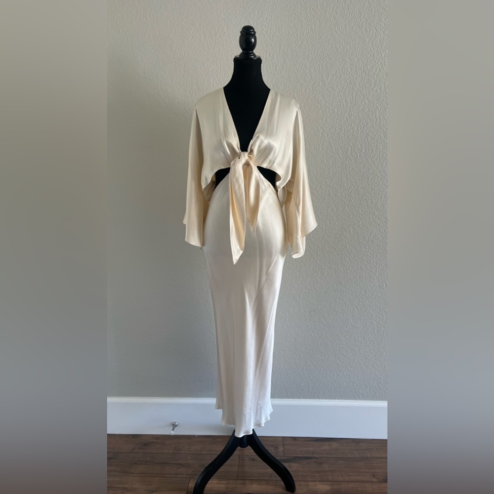 Shona Joy Elegant Cream Tie-Front Midi Dress - Picture 7 of 16